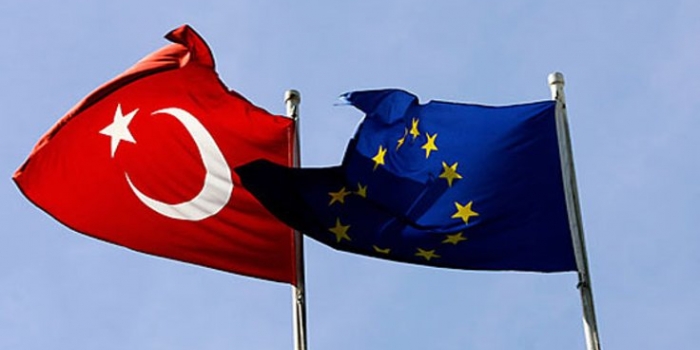 Юнкер: Турция стремительно отдаляется от Евросоюза