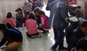Проблемы образования в Турции. Почему эти дети едят, сидя на бетонном полу?   