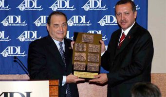 Индже: Эрдоган единственный в мире мусульманин, получивший еврейскую медаль за мужество   