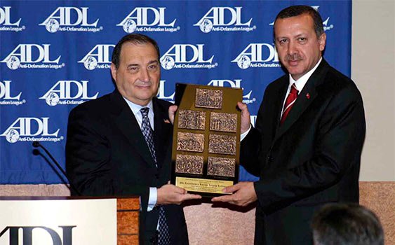 Индже: Эрдоган единственный в мире мусульманин, получивший еврейскую медаль за мужество   