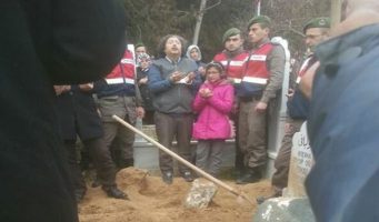 Жертвы режима ПСР…Отец на похоронах сына был в наручниках