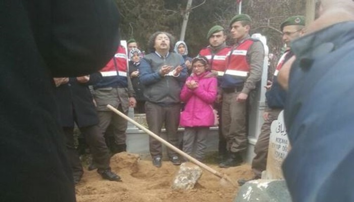 Жертвы режима ПСР…Отец на похоронах сына был в наручниках