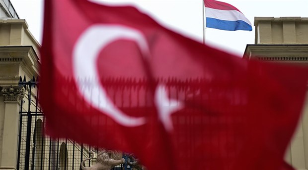 Голландия официально отозвала посла в Турции  