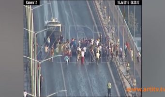 Опубликованны новые кадры, доказывающие линчевание солдат на мосту через Босфорский пролив утром 15 июля – в день осуществления попытки государственного переворота   