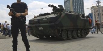 Власти Турции в седьмой раз продлят режим ЧП   