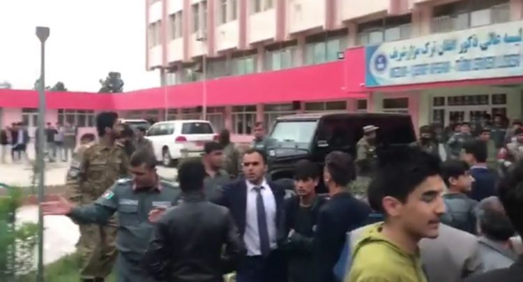 Родители учеников афгано-турецких лицеев выгнали сотрудников фонда Маариф с криками «воры, убирайтесь прочь»   