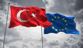Еврокомиссар: Турция делает большие шаги в направлении от ЕС   