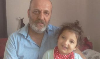 4-летней девочке препятствуют получить лечение поскольку ее отец уволен по чрезвычайному декрету