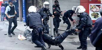 В Стамбуле задержали более 80 участников первомайской демонстрации