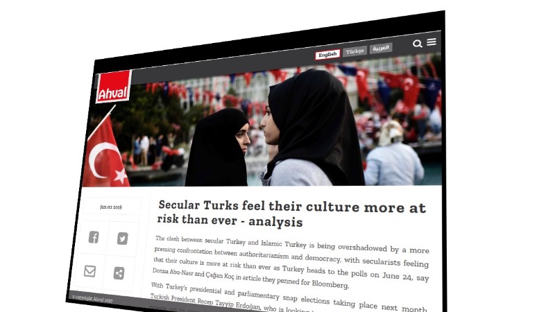 Светские турки считают свою культуру более подверженной риску, чем когда-либо