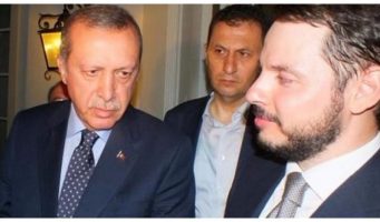 Тугче Варол: Турция стало диктаторской после 16 июля   