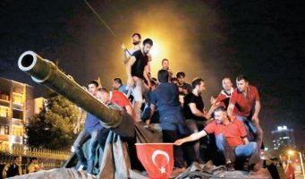 Турецкий эксперт: Россия получила информацию о готовящемся 15 июля перевороте и оповестила об этом турецкие органы   