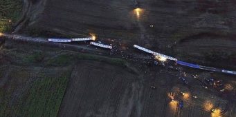 В Турции поезд сошёл с рельсов: 24 человека погибло