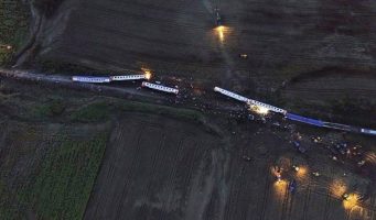 В Турции поезд сошёл с рельсов: 24 человека погибло