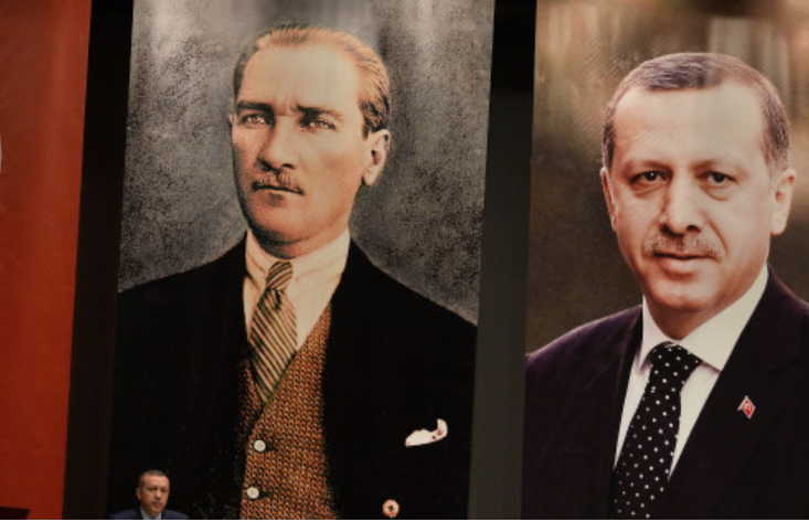 Турецкий политик предложил повесить портреты Эрдогана во всех государственных учреждениях