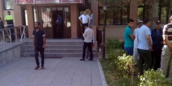 В Турции пять человек погибли при стрельбе в офисе муфтия  