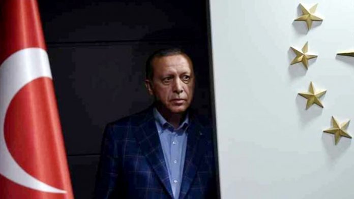 Эрдоган обвиняет в кризисе всех, но только не себя   