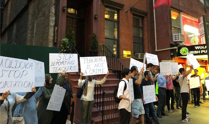Турецкие граждане протестуют у посольств Молдовы в США и Канаде