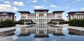 Эрдоган убеждает население покупать товары местного производства, а сам построил президентский дворец из индийского мрамора   
