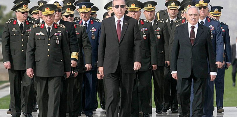 «Эрдоган политизировал военных, полностью взяв их под контроль»   