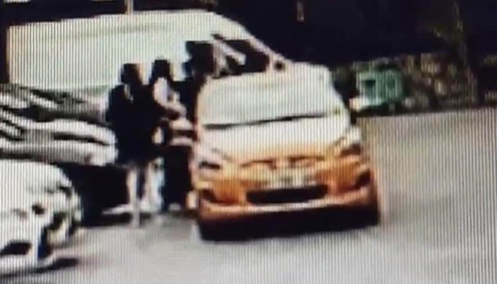 Плевок в лицо: Таксист грубо обошелся с пассажиркой