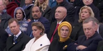 Эрдоган спал на выступлении Макрона   