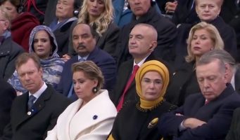 Эрдоган спал на выступлении Макрона   