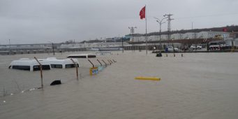 Новый Стамбульский аэропорт затопило после проливных дождей