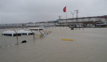 Новый Стамбульский аэропорт затопило после проливных дождей