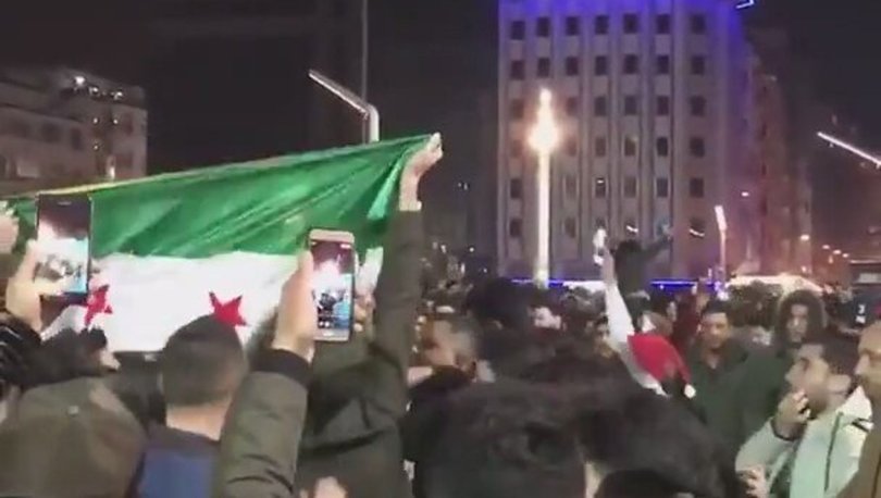 Молодые сирийцы подняли флаги ССА на турецкой площади