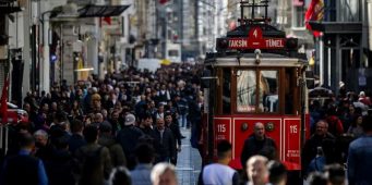 Турки стали больше боятся экономического кризиса, чем терроризм