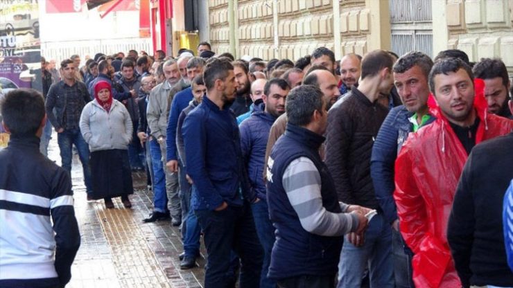 Армия безработных в Турции пополнилась на 1 млн человек