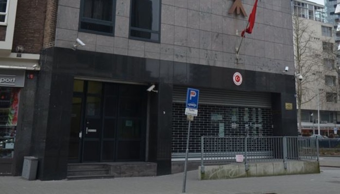 В Нидерландах мужчина поджег себя в турецком консульстве  