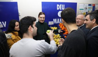 Близкий к Эрдогану ректор начал продавать овощи и фрукты в университете