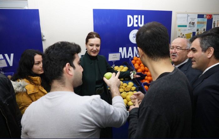 Близкий к Эрдогану ректор начал продавать овощи и фрукты в университете