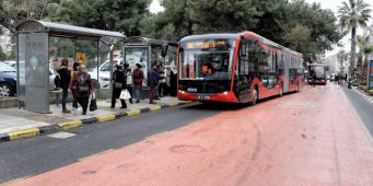 В Турции водителя автобуса обвинили в оскорблении Эрдогана из-за упавшей на пол газеты   