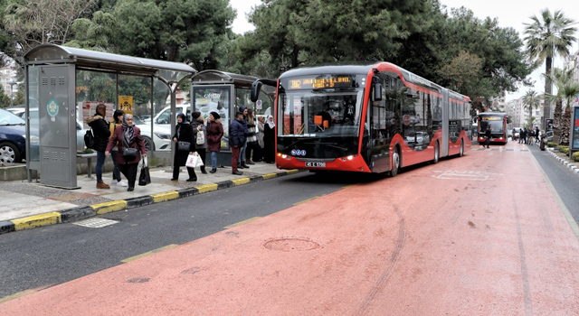 В Турции водителя автобуса обвинили в оскорблении Эрдогана из-за упавшей на пол газеты   