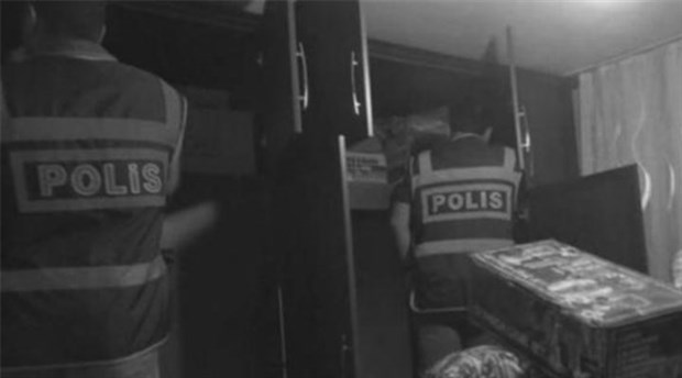 Двое турецких полицейских украли деньги иностранца при проверке документов    