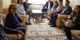 Советник Эрдогана нанесла визит к себе домой в рамках агитационной кампании   