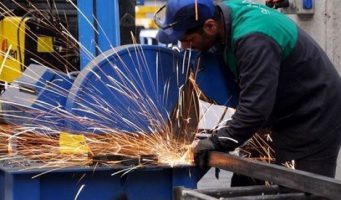 Волна безработицы больше всех накрыла промышленный сектор Турции      