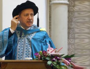 Шофер, заверивший копию диплома Эрдогана у нотариуса, ничего не помнит из-за аварии