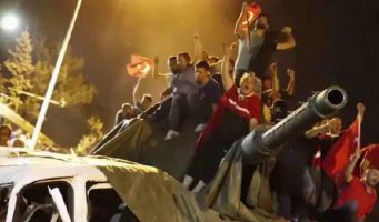 Спор на площади имени «15 июля»: «Путч 15 июля устроил Эрдоган»   
