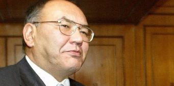 Бывший глава МИД Киргизии потребовал от турецкого посла денежную компенсацию   