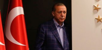 «В казне закончились деньги, Эрдоган запаниковал и не может найти выход»