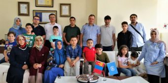 Турецкие учителя в Монголии переехали в Канаду под защитой ООН