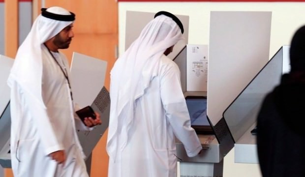 Граждан ОАЭ, возвращающихся из Турции, просят отключать SIM-карты