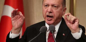 Турецкий суд запретил 136 сайтов, критиковавших Эрдогана   