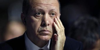 Превосходство Эрдогана в обществе постепенно тает   