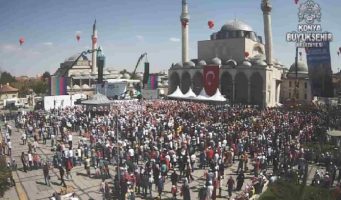 Эрдоган не смог собрать сторонников на митинг в Конье   