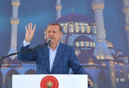 Эрдоган устроил из пятничной молитвы политический митинг